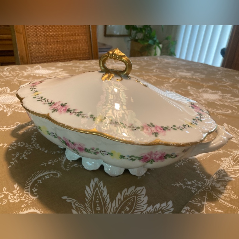 Vtg. Haviland France hand-painted lidded & footed serving dish